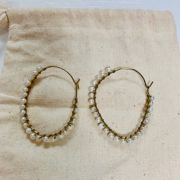 Anthropologie faux tiny pearl oval earring! $DROP